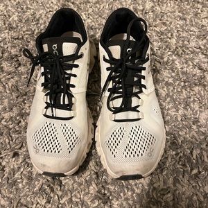 Women’s On Running Cloud X Sz 7.5 blk/wht